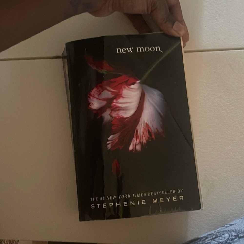 New Moon by Stephenie Meyer